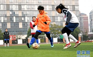 足球拨球要求高吗女生可以练吗，足球拨球要求高吗女生可以练吗视频